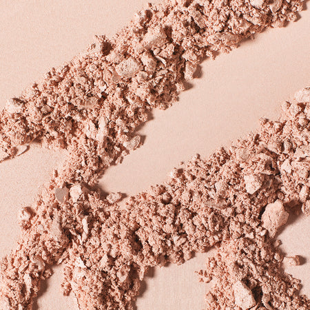 WAY TO GLOW pressed highlighter in shade moonlight